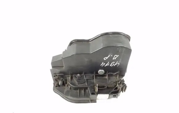 BMW X3 E83 Front door lock 7202144