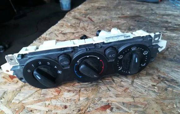 Ford Focus Climate control unit 3M5T19980AD
