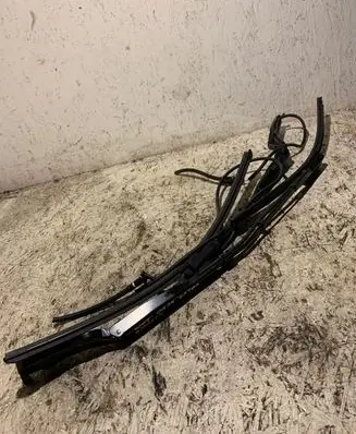 Volvo XC40 Front wiper blade arm