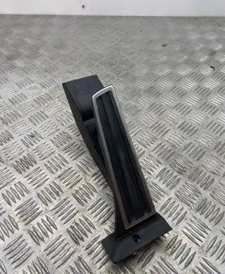 Accelerator throttle pedal