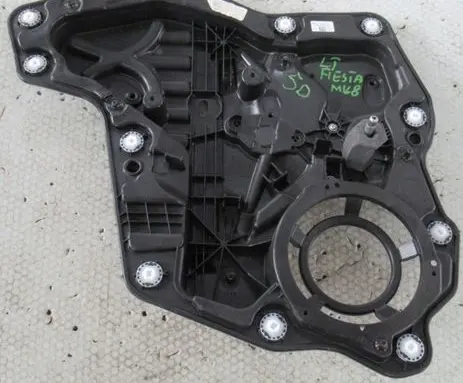 Rear door manual window regulator