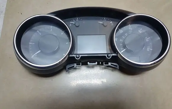 Peugeot 5008 Speedometer (instrument cluster) 9674982480