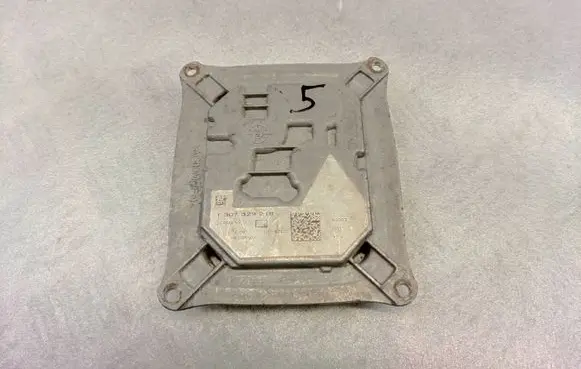 Mercedes-Benz C W203 Headlight ballast module Xenon 1307329218 19V1195