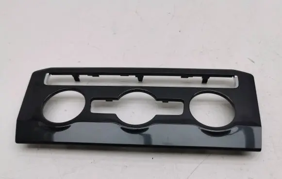 Volkswagen Tiguan Climate control/heater control trim 5NC820073A