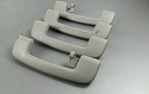 Mitsubishi Outlander IV A set of handles for the ceiling 