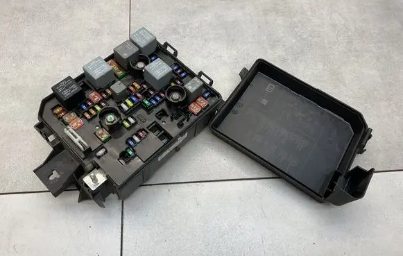Opel Mokka X Fuse module 42397194