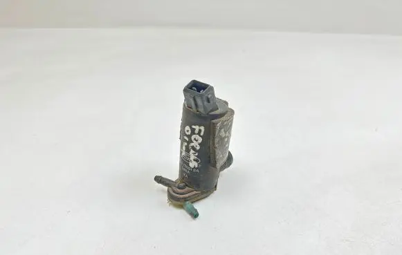 Ford Focus Windscreen/windshield washer pump 93BB17K624BA