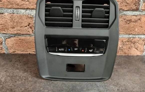 Rear air vent grill