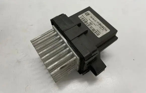 Opel Insignia A Heater blower fan relay 13598091