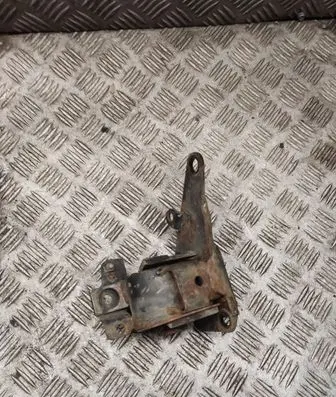 Toyota Avensis T250 Engine mount bracket