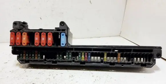 BMW 5 E60 E61 Fuse module 25613290
