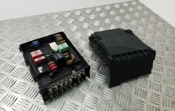 Volkswagen Golf Plus Fuse box set 1K0937125A 1K0937132F