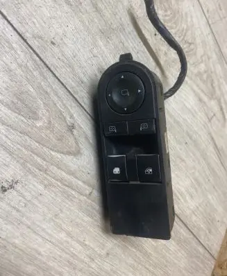 Opel Zafira B Electric window control switch 13228706