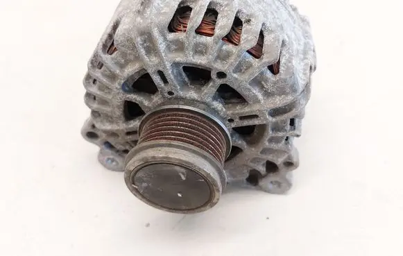 Volkswagen Tiguan Generator/alternator 04L903023L