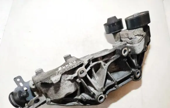 Nissan X-Trail T31 Engine mounting bracket 8200527320