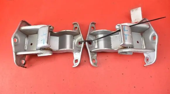 Opel Vivaro Tailgate/trunk/boot hinge 527428C