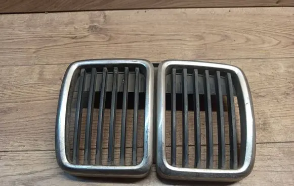 BMW 3 E30 Front grill 1884350