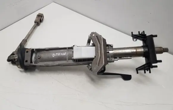 Steering wheel axle set
