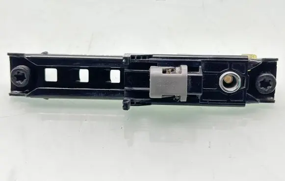 Opel Meriva B Seat belt adjustment rail 13577246 K222255A3LLT000