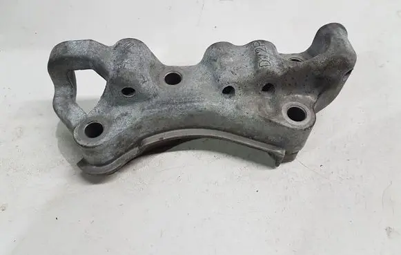 Peugeot 3008 II Engine mounting bracket 9673585780