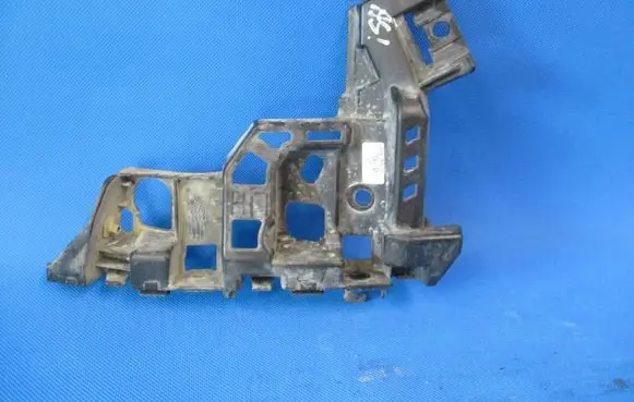Opel Astra K Front bumper mounting bracket 39020432