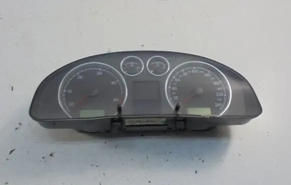Volkswagen PASSAT B5.5 Speedometer (instrument cluster) 3B0920827A