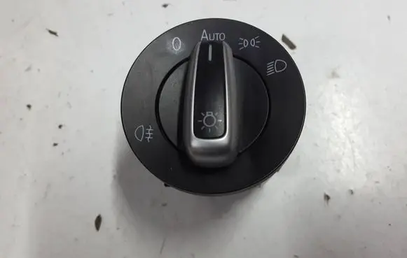 Volkswagen PASSAT B7 Light switch 