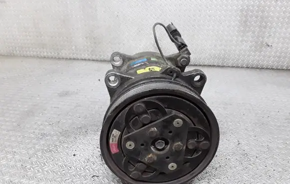 Volvo V70 Air conditioning (A/C) compressor (pump) 8708581