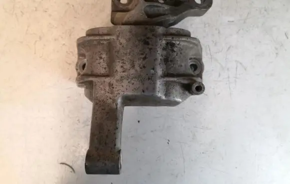 Volkswagen Tiguan Engine mounting bracket 5N0199262H