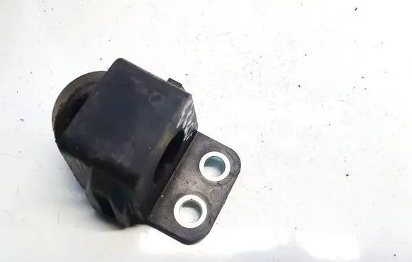 Radiator mount bracket