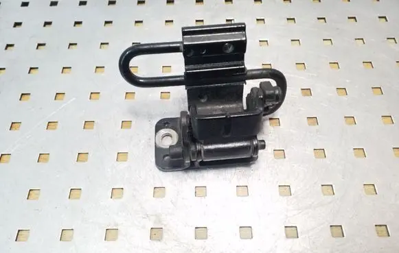 Audi A4 S4 B7 8E 8H Rear door lower hinge 8E0833412