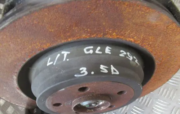 Mercedes-Benz GLE AMG (W166 - C292) Front wheel hub spindle knuckle 