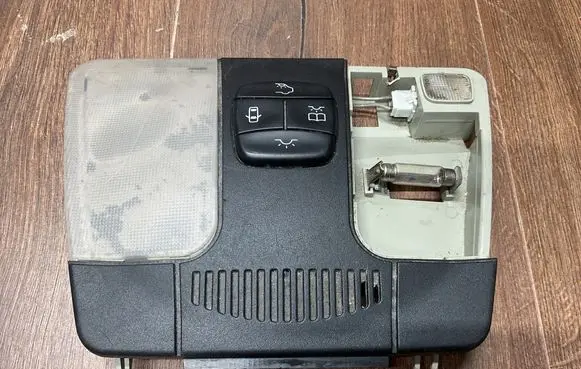 Mercedes-Benz E W210 Front seat light A2088200001