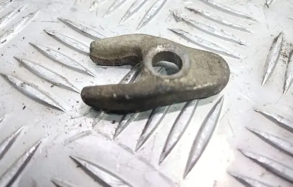 Renault Megane II Fuel Injector clamp holder