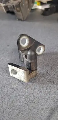 Volkswagen PASSAT B6 Sliding door upper roller guide/hinge 
