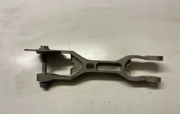 Jeep Cherokee Engine mounting bracket 68343375AB 15634