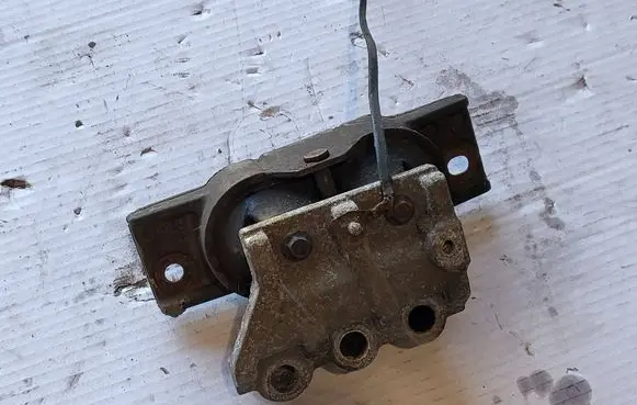 Dodge Journey Engine mount bracket P05171069AC