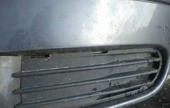 Volvo V50 Front bumper lower grill