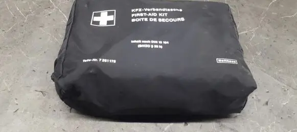 BMW 2 F22 F23 First aid kit 