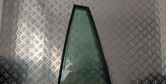Toyota RAV 4 (XA20) Rear vent window glass 43R00033