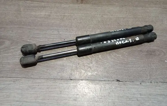 Volvo S60 Tailgate strut 