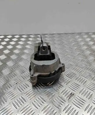 BMW 5 G30 G31 Engine mount bracket 9488384