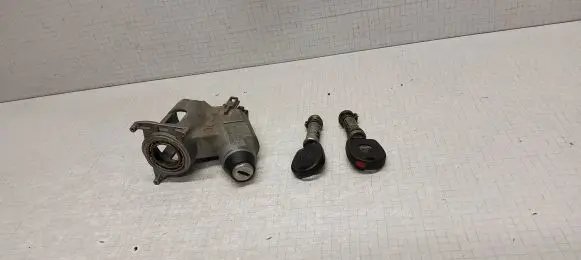 Volkswagen Golf III Lock set 357905851D 1H0837237