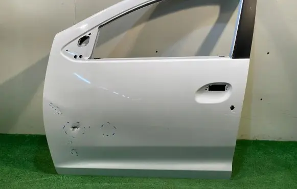 Dacia Sandero Front door