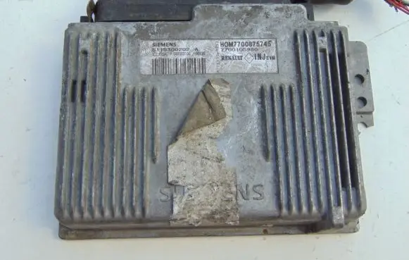 Renault Megane II Engine control unit/module S115300202A