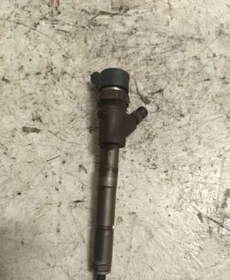 Toyota Yaris Fuel injector 236700N030