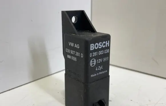 Volkswagen Golf Plus Glow plug pre-heat relay 0281003038 038907281D
