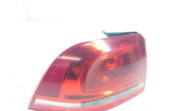 Volkswagen Touareg II Rear/tail lights 7P6945095D 89090226