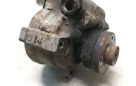 Renault Laguna I Power steering pump 7700823735F 7700823794A
