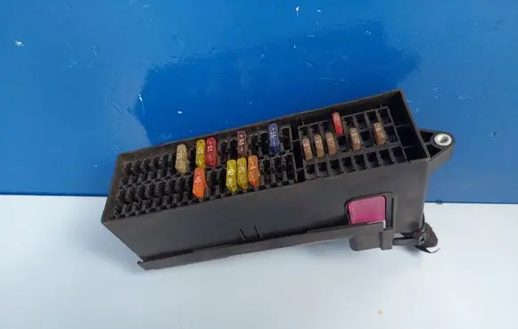 Volkswagen Touran I Fuse box set 1T2970922AB